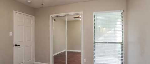 Building Photo - 2854 Canary Ln