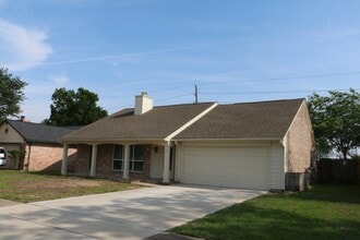 Building Photo - 12303 Fetlock Dr