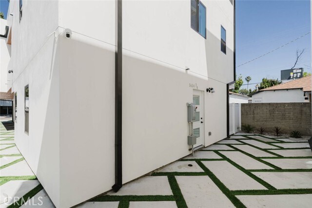 Building Photo - 5654 Cartwright Ave