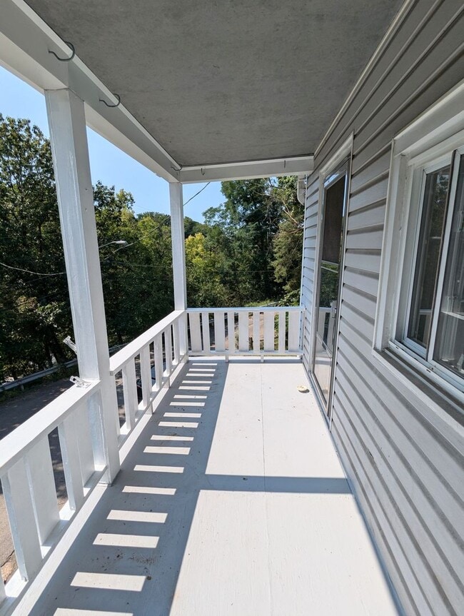 Building Photo - Spacious 2 bedroom 1 bathroom single family home (Marshall-Shadeland)