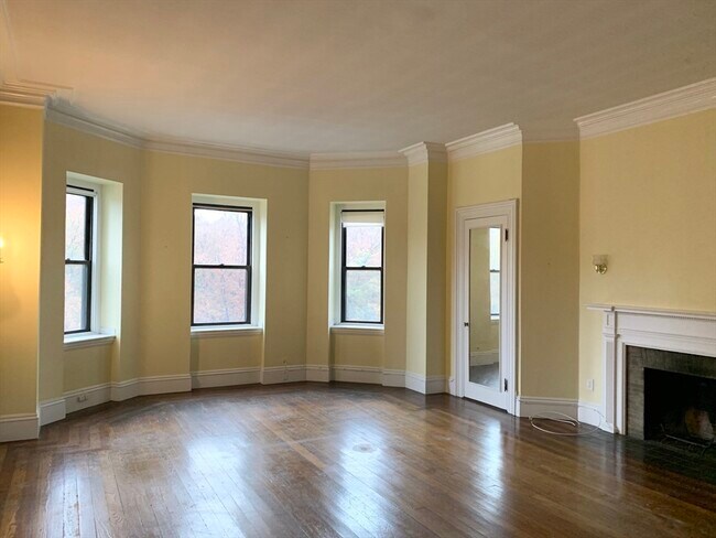 Building Photo - 317 Commonwealth Ave