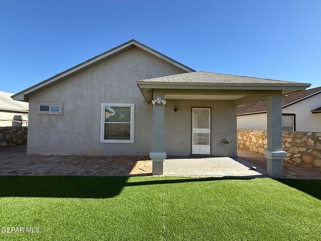 Building Photo - 12285 Tierra Plata Dr