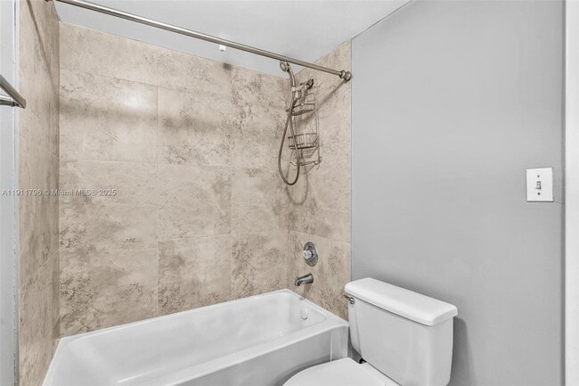 Building Photo - 2820 N Oakland Forest Dr