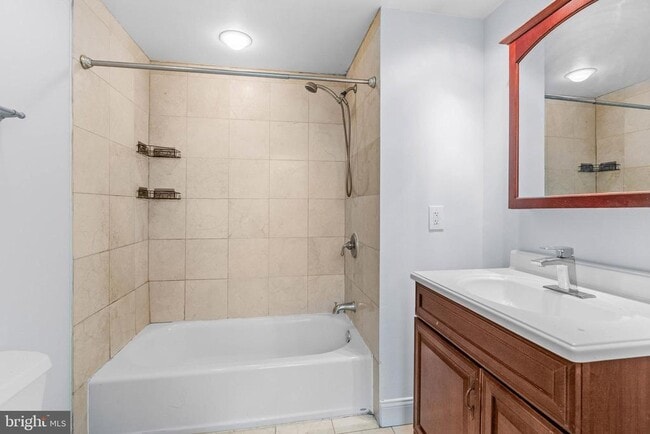 Building Photo - 1712 W Girard Ave