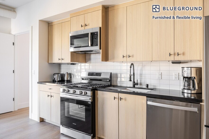 Building Photo - 611 N Virgil Ave