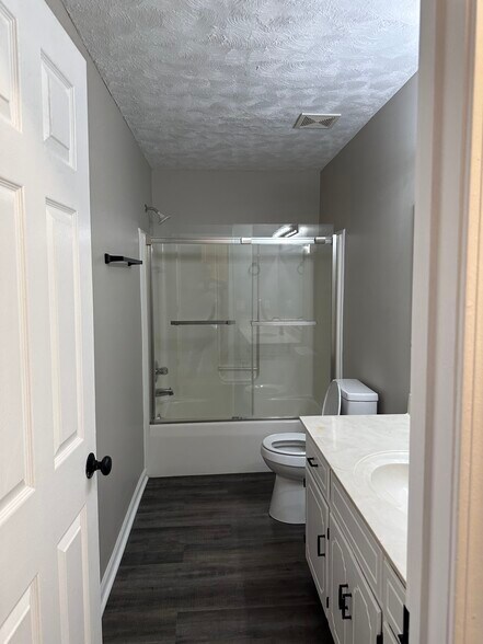 HALL BATH 2 - 259 Grassmire Dr