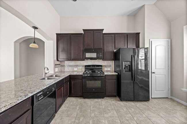 Building Photo - 23831 Villa Lisa Dr