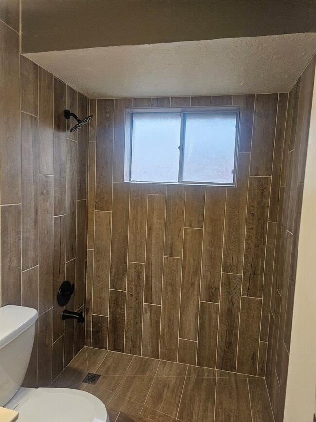 Building Photo - 4011 Alshire Dr