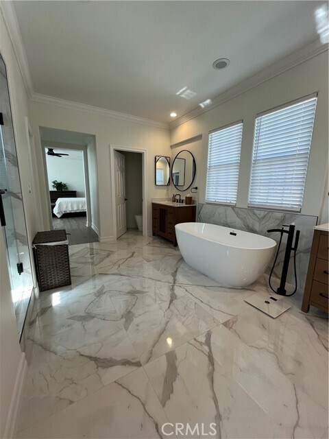 Building Photo - 72 Downing St