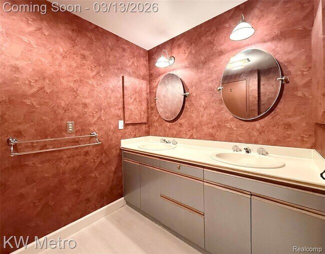 Building Photo - 875 GreenView Ct