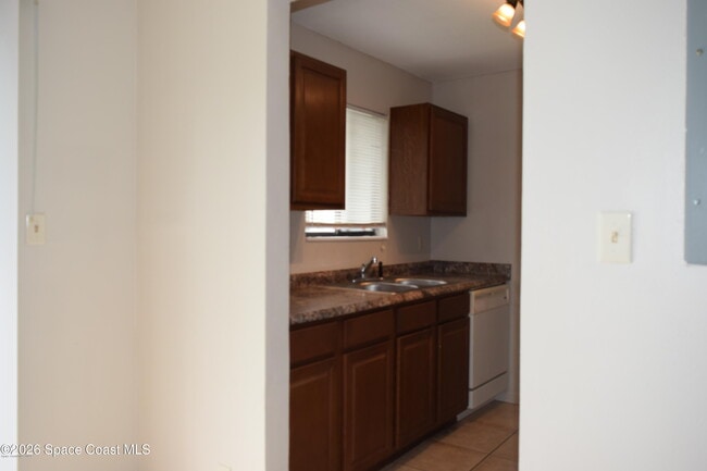 Building Photo - 3512 Tree Ridge Ln NE