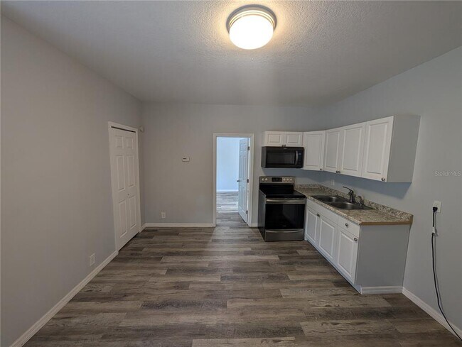 Building Photo - 103 S Westland Ave