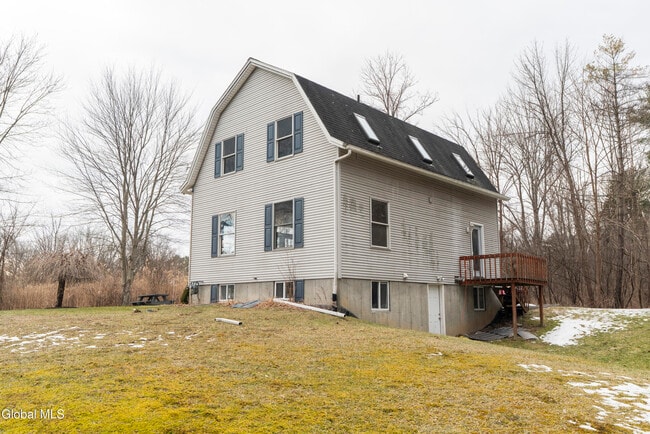 Building Photo - 4 Easy St