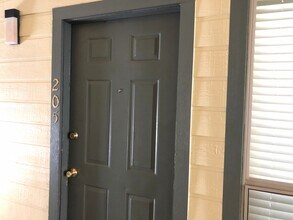 Building Photo - PRELEASE 8/15/2025 2 bed 2 bath