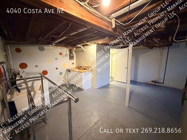 Building Photo - 4040 Costa Ave NE