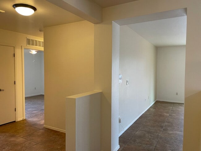 Building Photo - Beautiful Modern New 3Bdm 2Ba Home, Easy A...