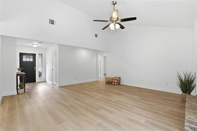 Building Photo - 300 Hidden Valley Dr