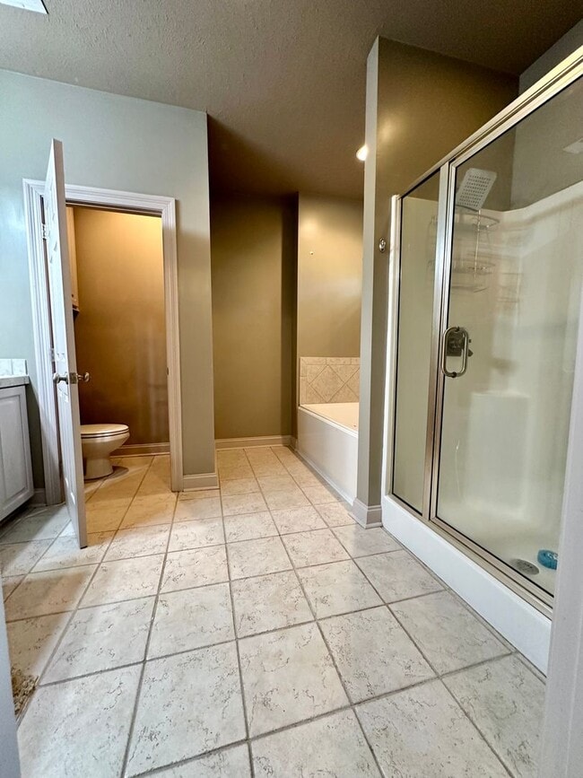 Building Photo - Beautiful 2 Bed/ 2.5 Bath Townhome In Gate...