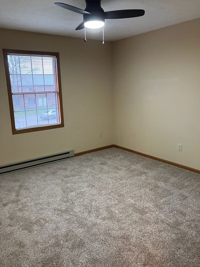 Building Photo - 2 Bedroom and 1.5 Bath Townhome - Troy, Ohio!!