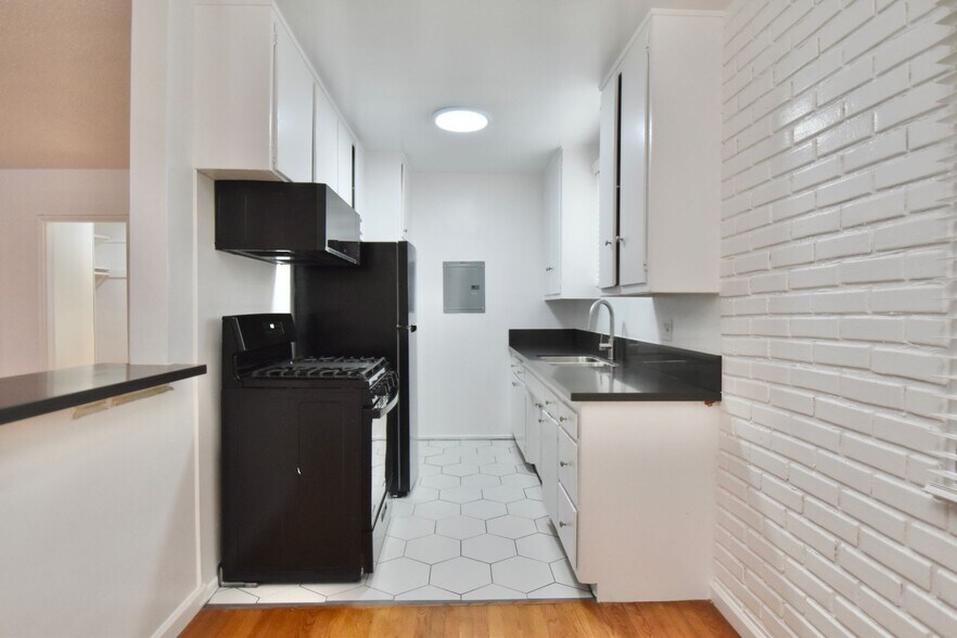 Building Photo - 11143 Aqua Vista St