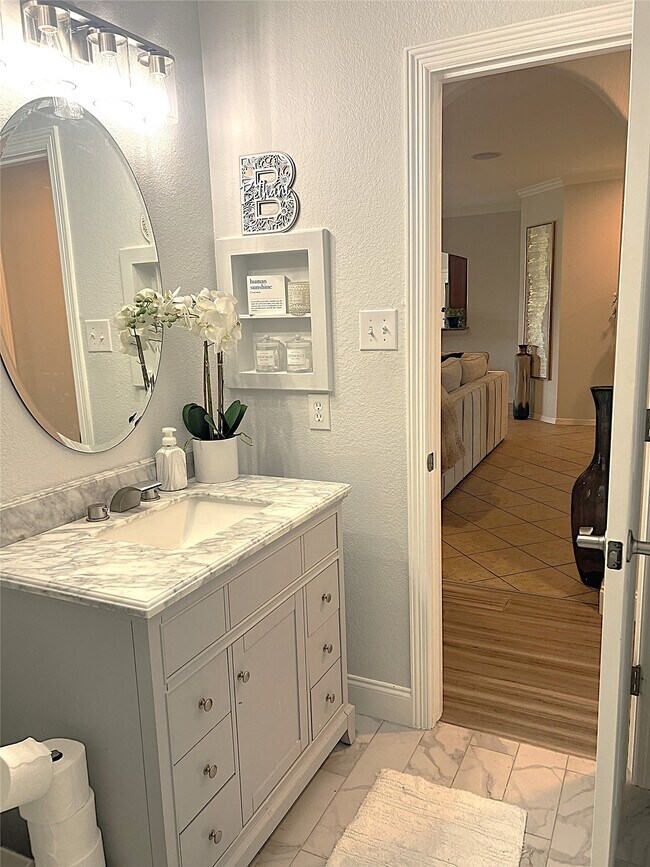 Building Photo - 8426 Hunters Village Dr