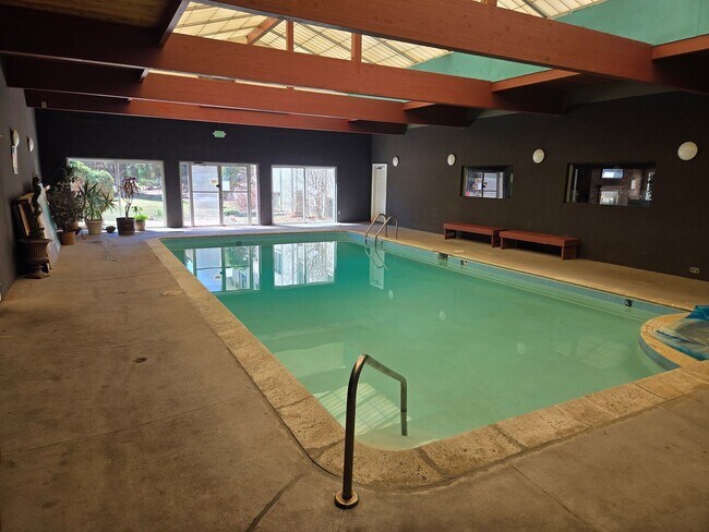 Building Photo - 1 Bed / 1 Bath Condo in Prime Denver Location – Pool + On-Site Laundry