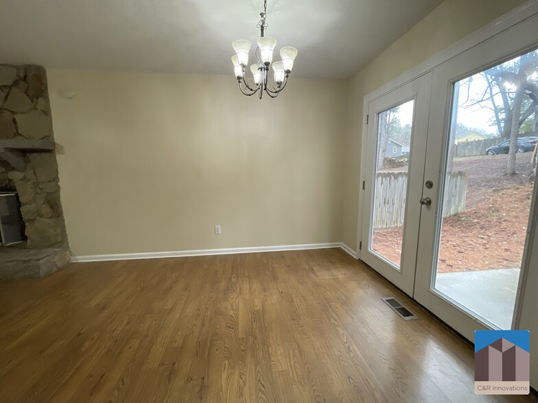 Building Photo - 2595 Woodland Dr NW