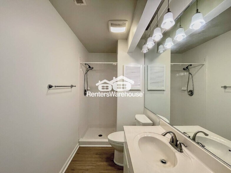 Building Photo - 1305 Quail C