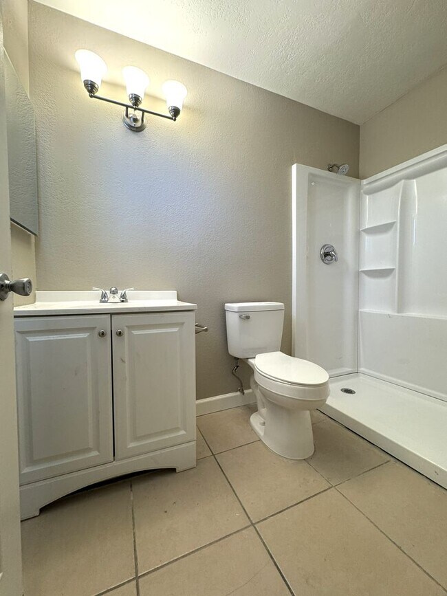 Building Photo - CORNER LOT 3 BEDROOM PLUS DEN WITH FIREPLACE AND LARGE YARD