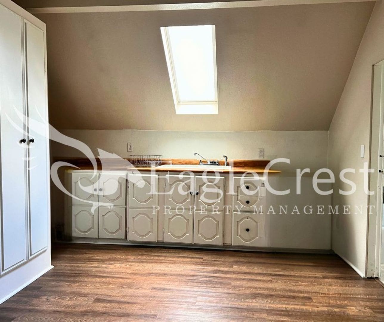 Building Photo - Charming 3BR Home with Spacious Yard & Bonus Living Space