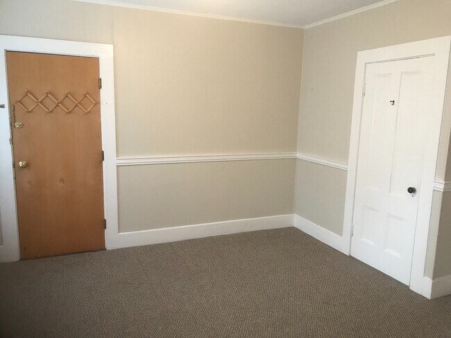 Interior Photo - 182 High Street