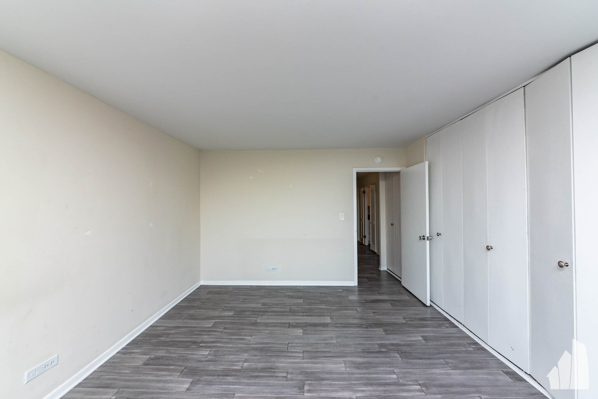 Building Photo - 5455 N Sheridan Rd