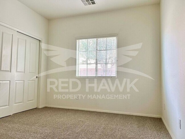 Building Photo - 1057 E Sourwood Dr