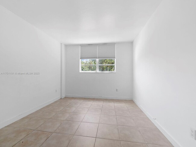 Building Photo - 750 NE 64th St