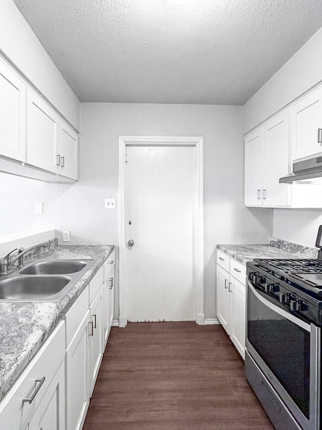 Building Photo - Convenient South SA Location—3BR with W/D Included