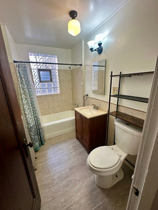 Building Photo - 5354 N Winthrop Ave