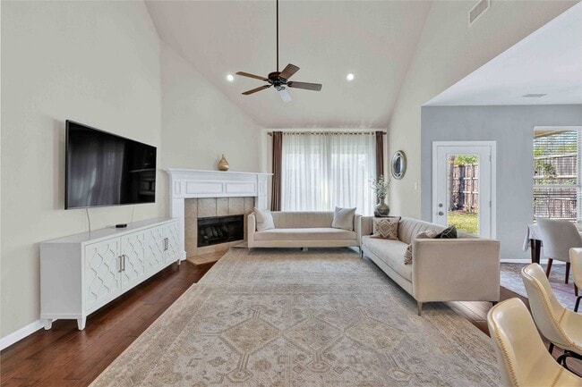 Building Photo - 7305 Oak Leaf Dr