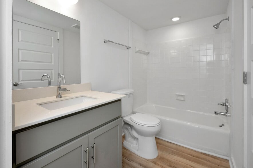 Interior Photo - Highland Riviera