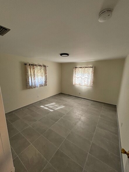 Building Photo - 400 Count St