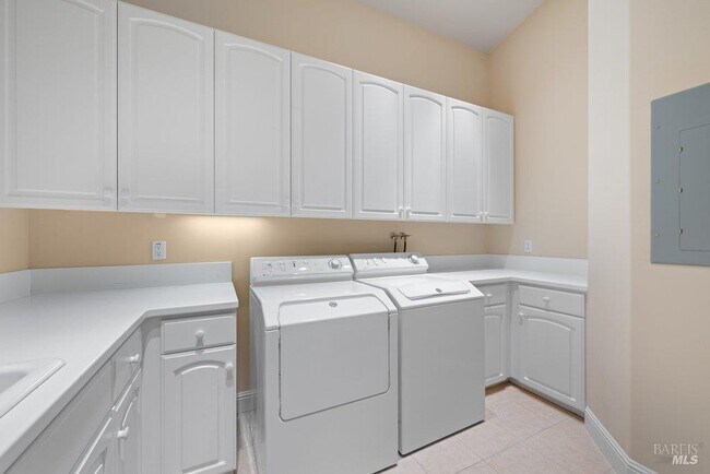 Building Photo - 10 Warrens Way