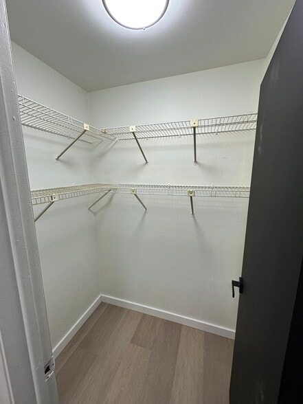 Building Photo - 2008 Military St