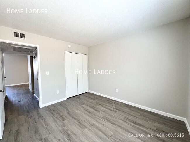 Building Photo - 4959 S Park Ave