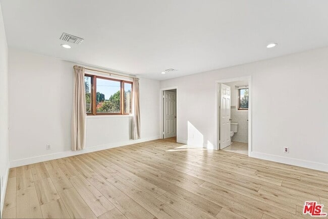 Building Photo - 15123 Greenleaf St