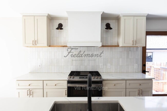 Building Photo - 414 Birnie St