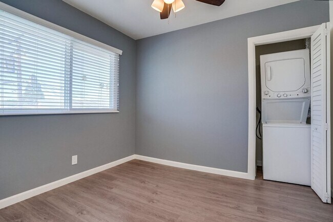 Building Photo - 621 E 99th St