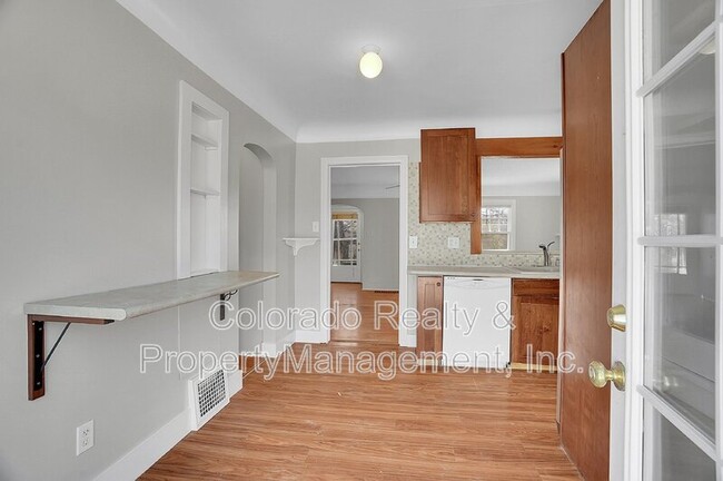 Building Photo - 1405 15th Ave