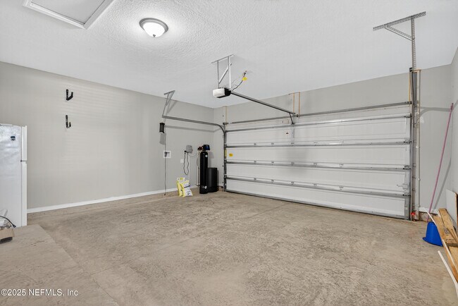 Building Photo - 75598 Blackbird Dr