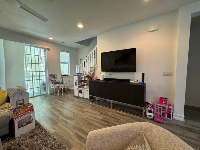 Building Photo - 101 E Coda Cir