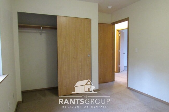 Building Photo - Spacious 3-Bed, 2.5-Bath home in the Olymp...