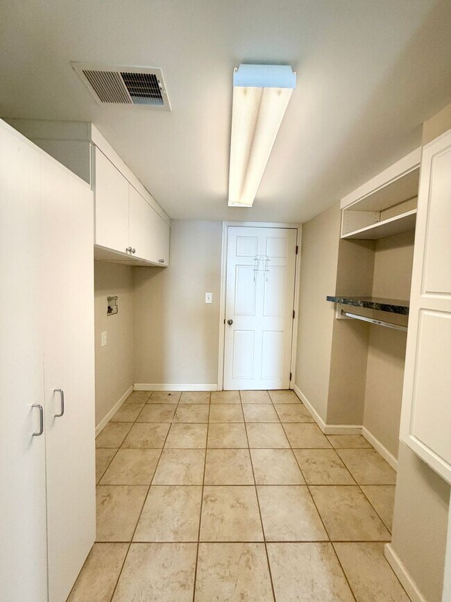 Building Photo - Lake Murray - Irmo - Offering Self Guided Tour with RENTLY!